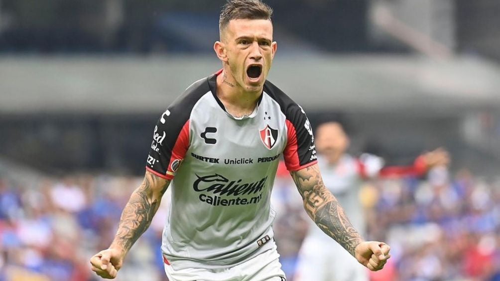 Brian Lozano celebrando su gol ante Cruz Azul en Repechaje