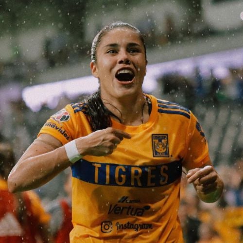 Lizbeth Ovalle celebrando un gol con Tigres Femenil