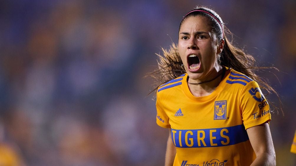 Lizbeth Ovalle festejando un gol con Tigres Femenil