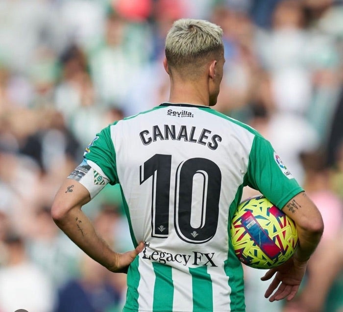 Sergio Canales durante un partido del Betis