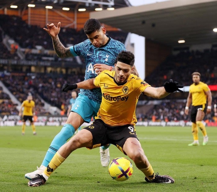 Raúl Jiménez en el Wolves contra Tottenham 