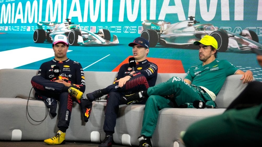 Checo Pérez, Verstappen y Fernando Alonso en entrevista 