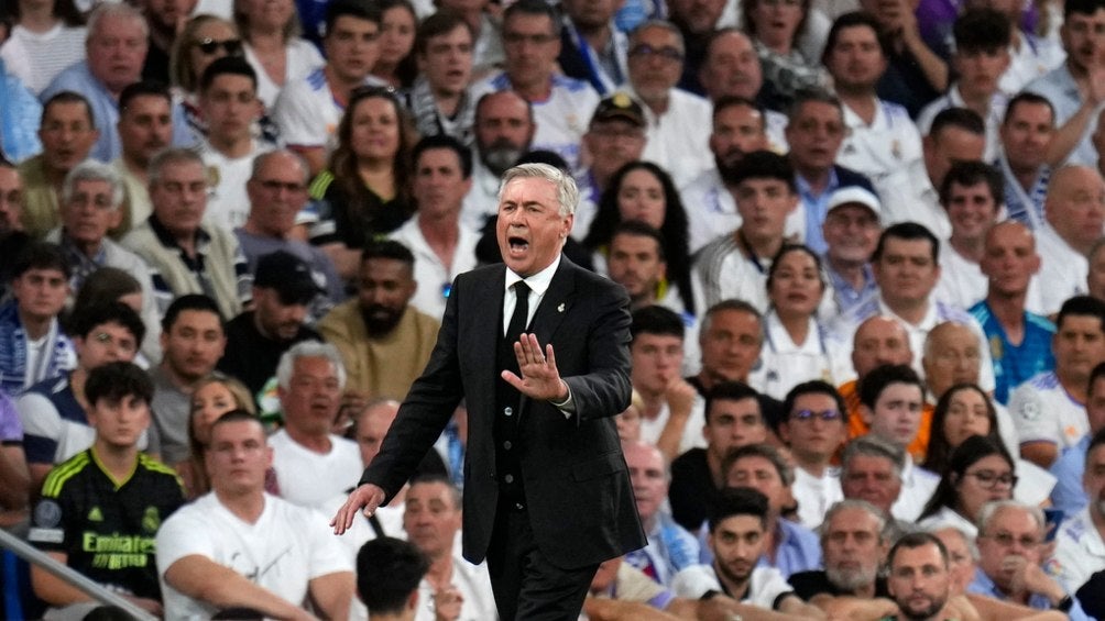 Carlo Ancelotti eleva la voz desde el banquillo blanco