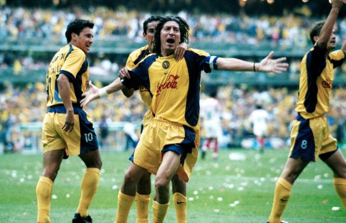 Iván Zamorano celebrando el título de América en 2002