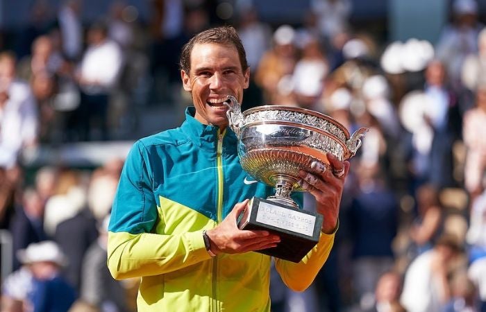 Rafa Nadal con su último título de Roland Garros