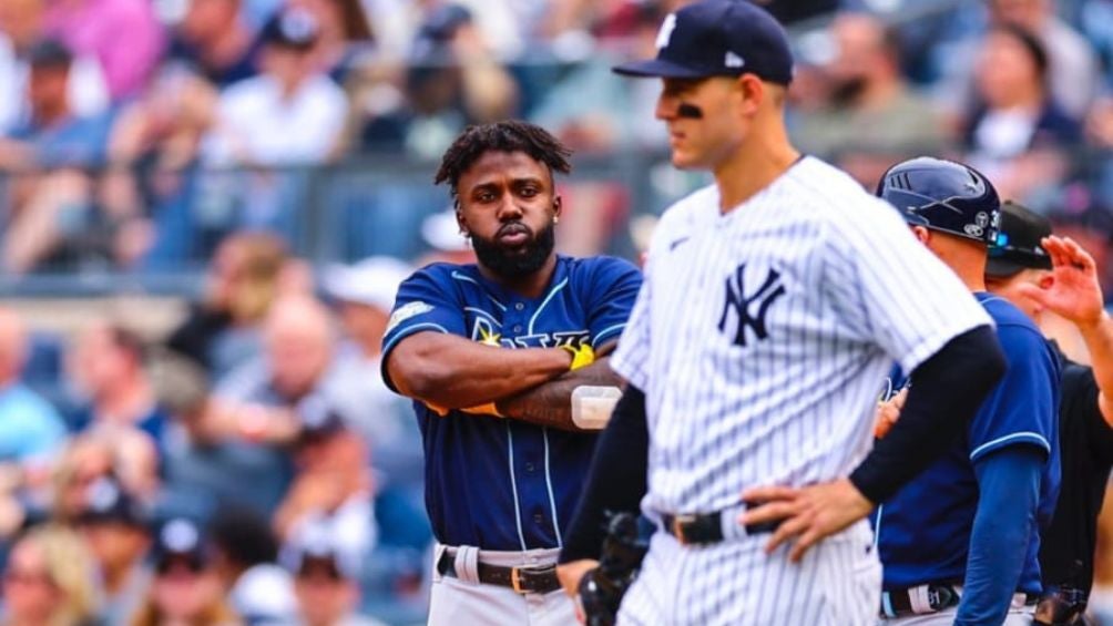 Randy Arozarena festejando un hit remolcador ante Yankees