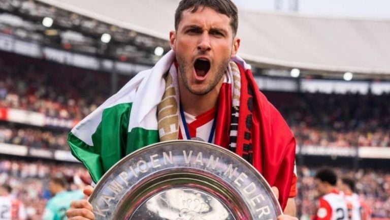 Santiago Gimenez en el festejo del título de la Eredivisie