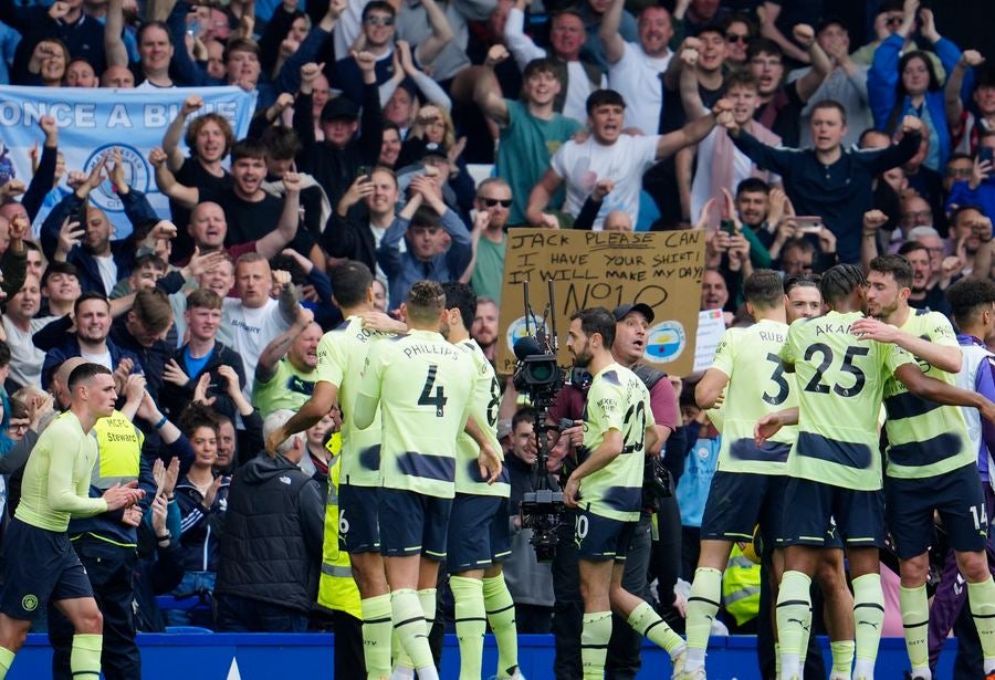 El City festeja con su afición en Goodison Park