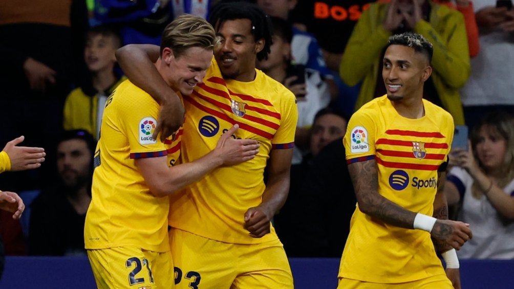 Los jugadores del Barcelona felices tras un gol