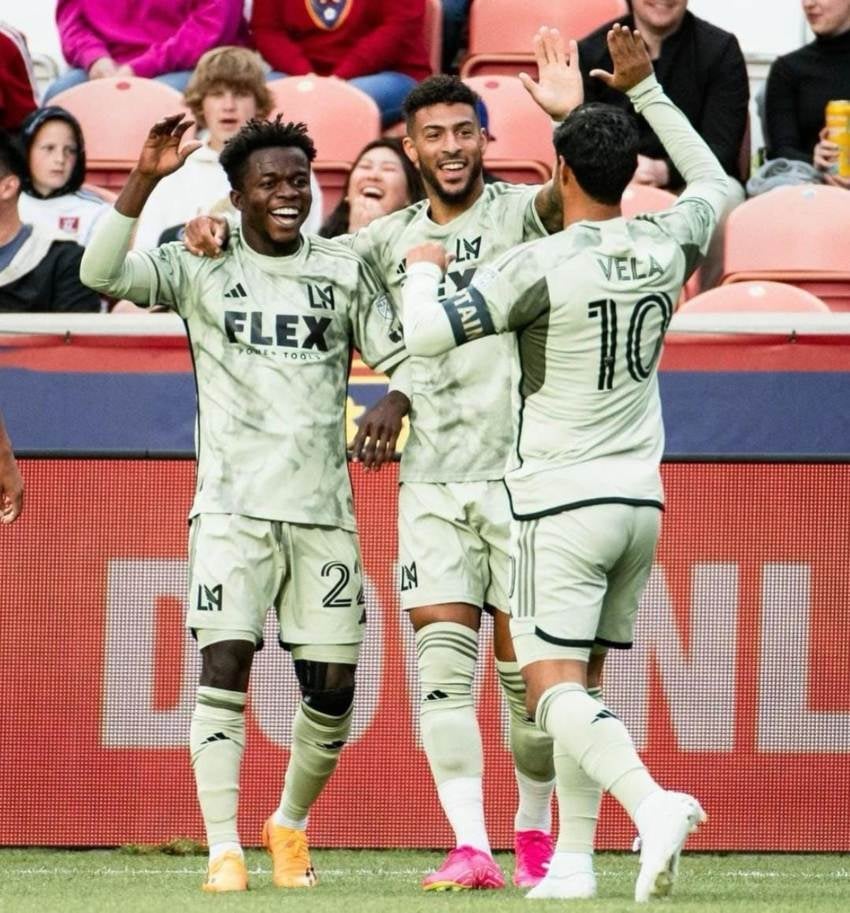 Carlos Vela asistió en la victoria de LAFC