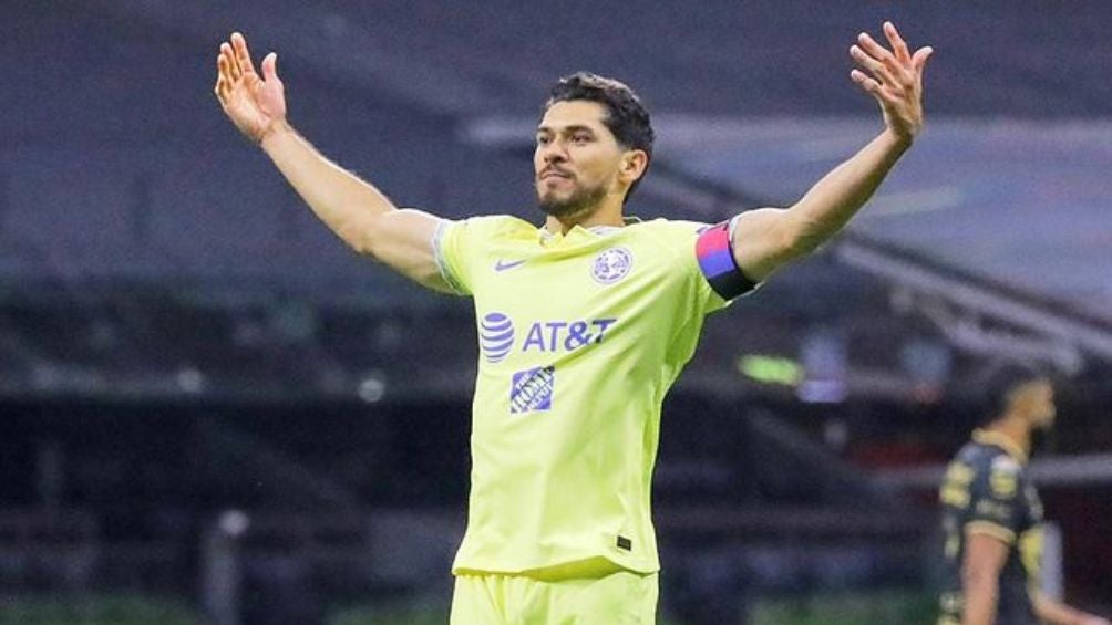 Henry Martín celebrando un gol suyo con América