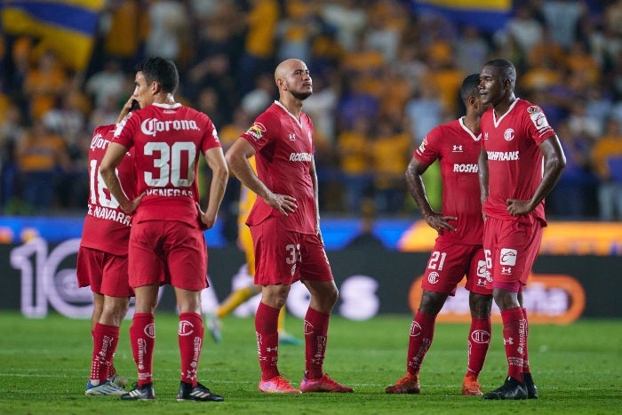 Jugadores de Toluca lamentan el resultado 