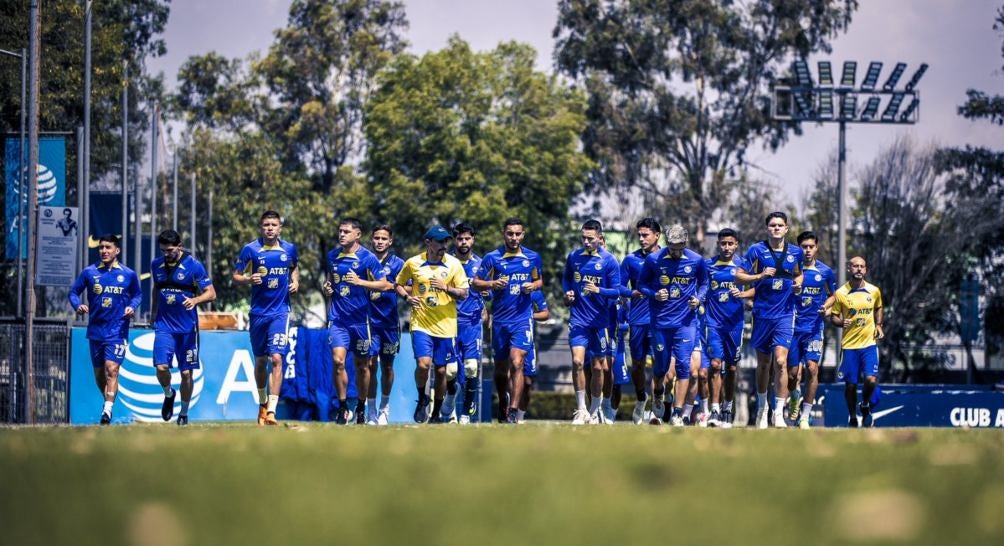 Los jugadores del América entrenan en Coapa