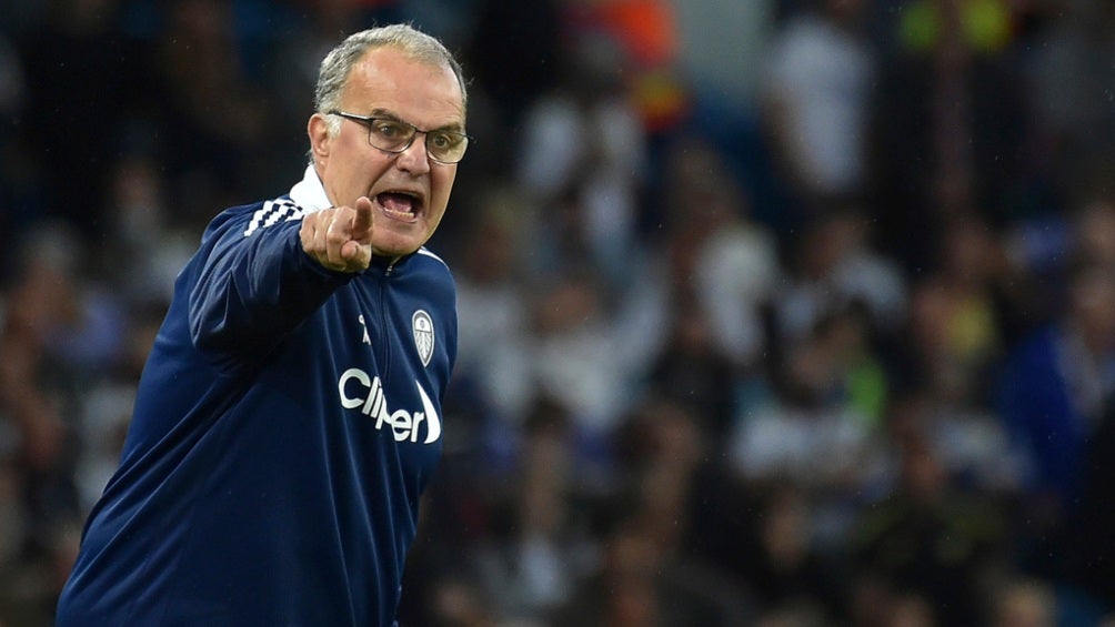 Bielsa da indicaciones con el Leeds United