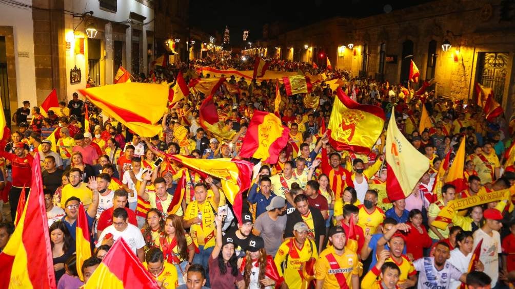 La afición en las calles de Morelia