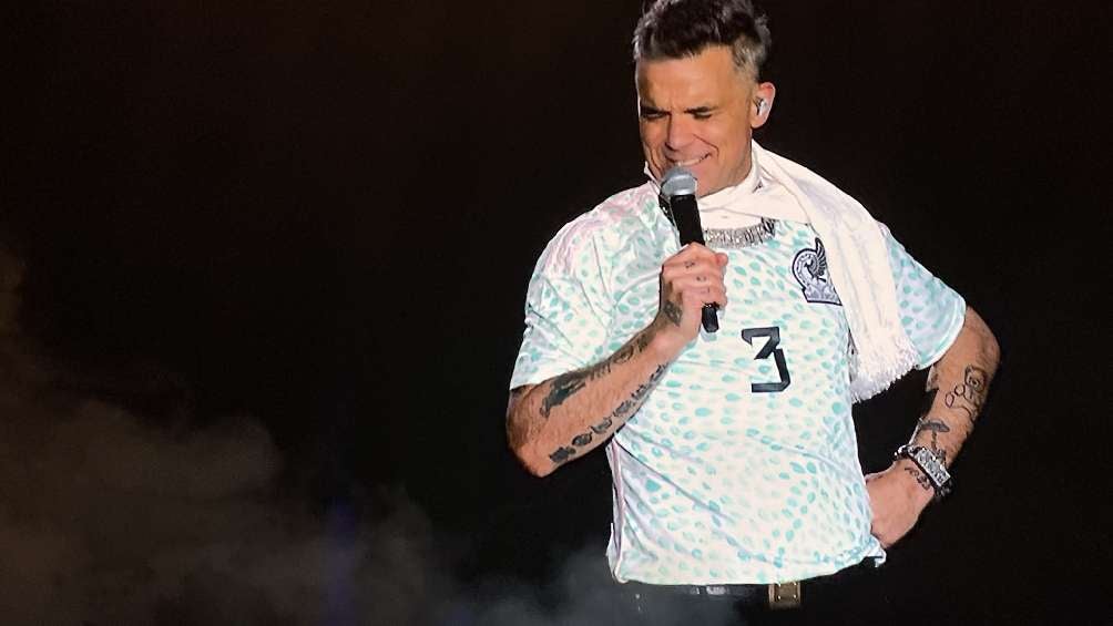 Robbie Williams sorprendió a sus fans mexicanos vistiendo la playera del Tri Femenil