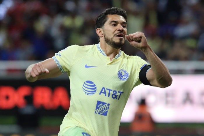 Henry Martín celebra su gol en el partido