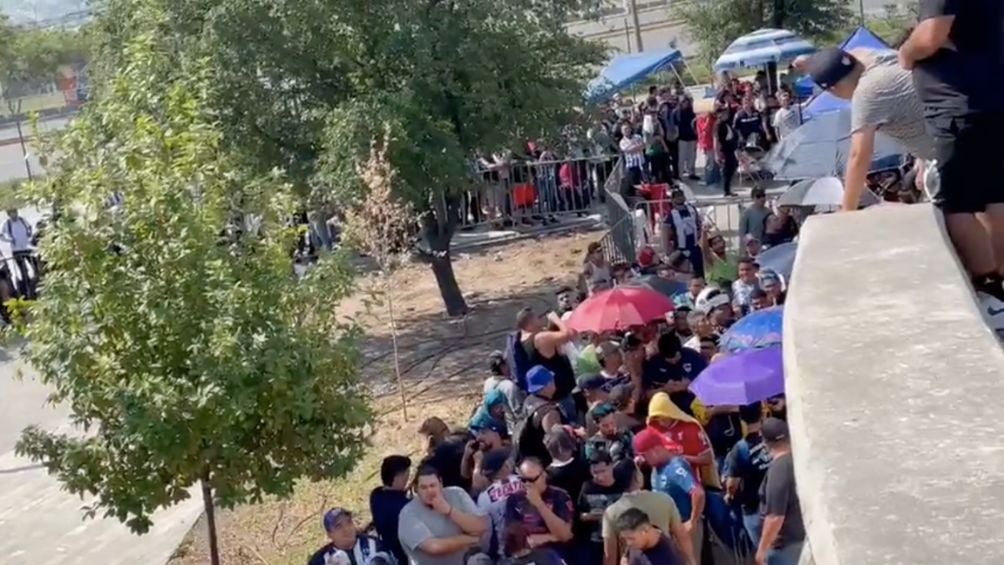 Los aficionados rayados buscan un boleto para la Semifinal de Vuelta