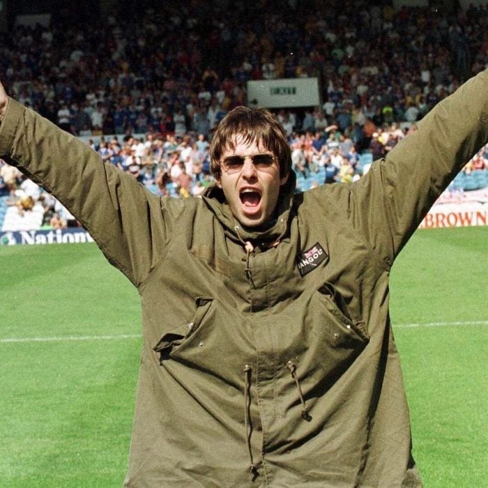 Liam Gallagher en un estadio de futbol