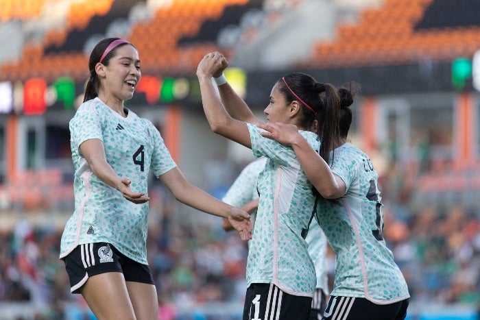 Las jugadoras celebran un gol durante un partido en Estados Unidos