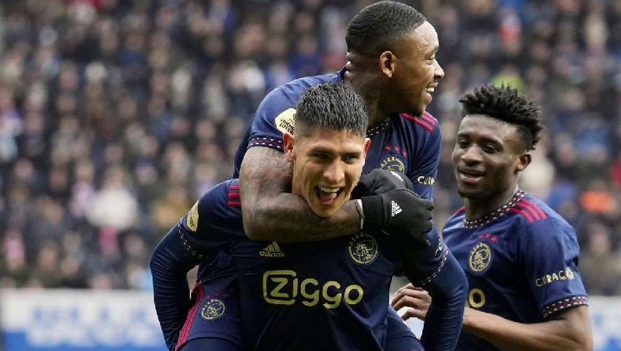 Edson Álvarez festejando uno de sus 10 goles con el Ajax