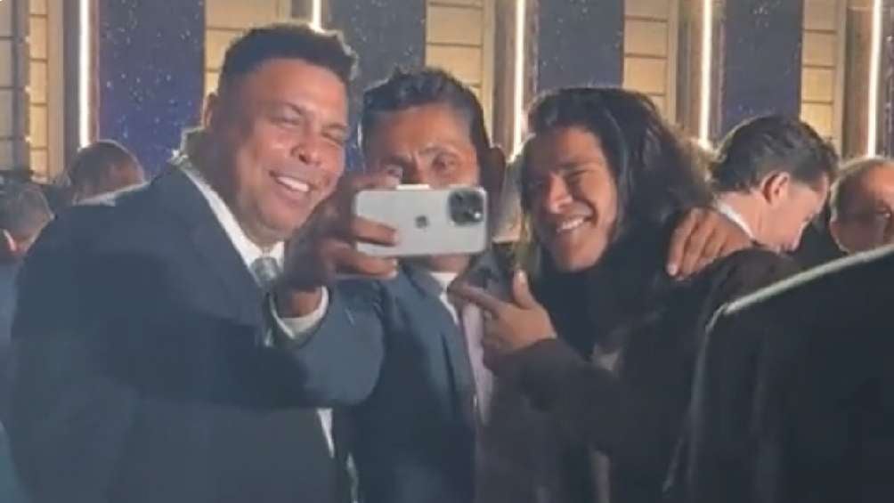 ¡Football is life! Jorge Campos y Ronaldo Nazario le pidieron una foto a Cristo Fernández, actor de Ted Lasso 