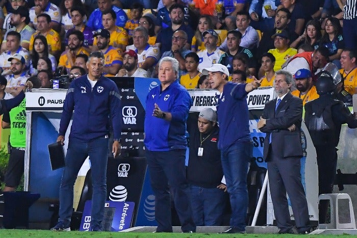 Víctor Vucetich en el partido ante Tigres