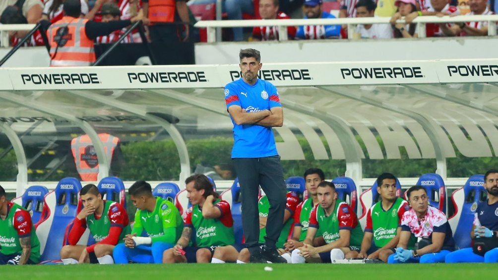 Paunovic de brazos cruzados en partido contra el América