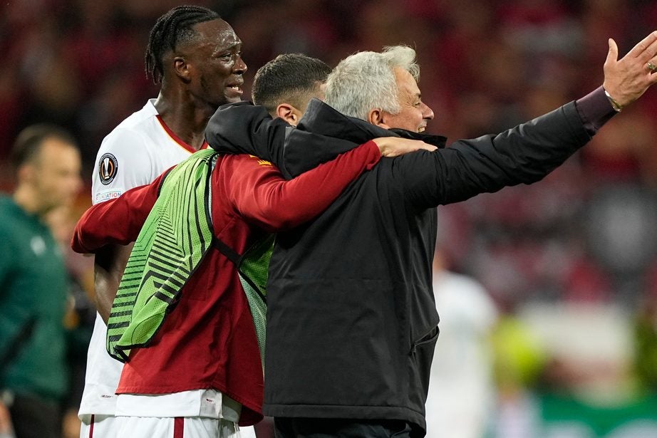 Mourinho festejando el boleto a la final de la Europa League