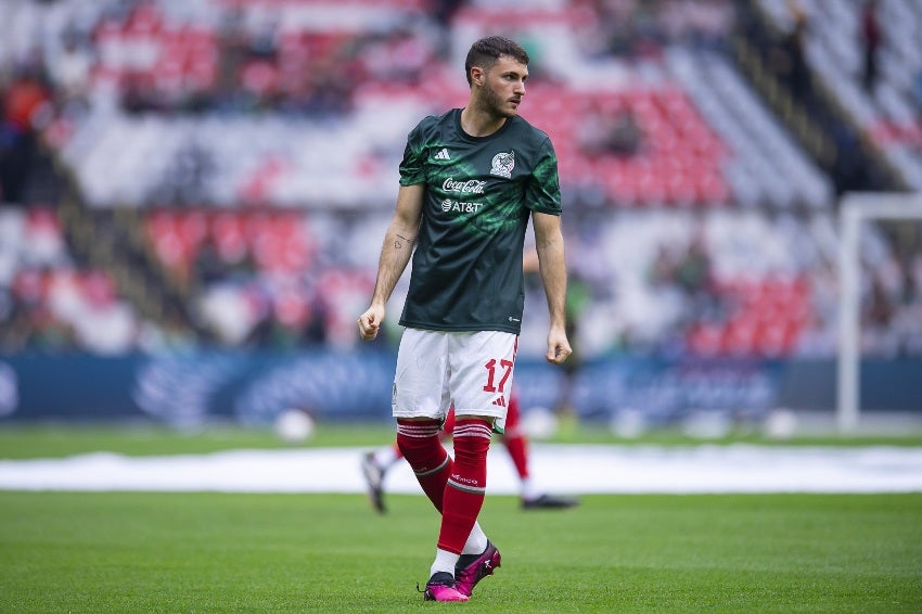 Santi Giménez en un juego del Tricolor