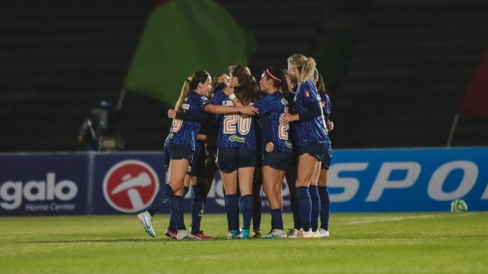 Jugadoras de América Femenil celebrando un gol ante Bravas