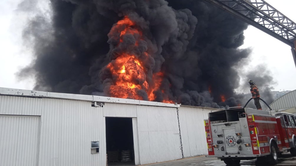 Se incendia fábrica de pinturas en San Pedro Xolostoc, Ecatepec; no hubo lesionados