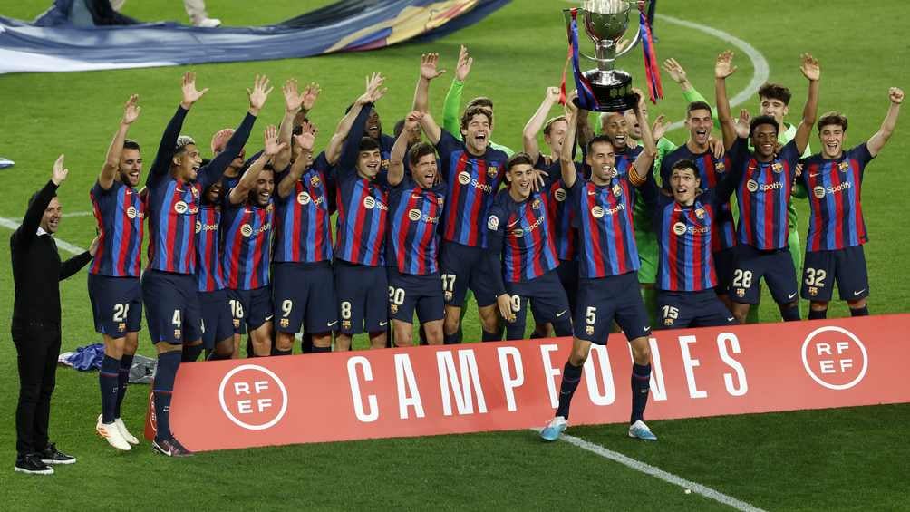 Araujo estuvo en el Camp Nou festejando