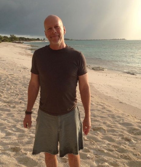 Bruce Willis en la playa