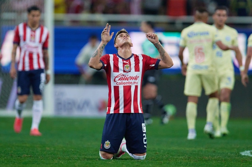 Chicote Calderón en el juego ante Chivas