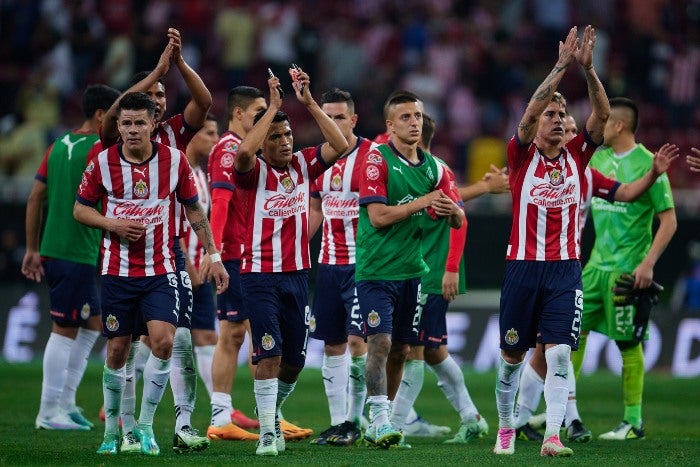 Jugadores de Chivas agradecen a su afición en el partido de Ida