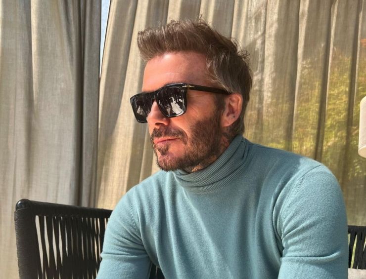 David Beckham promocionando sus nuevos lentes