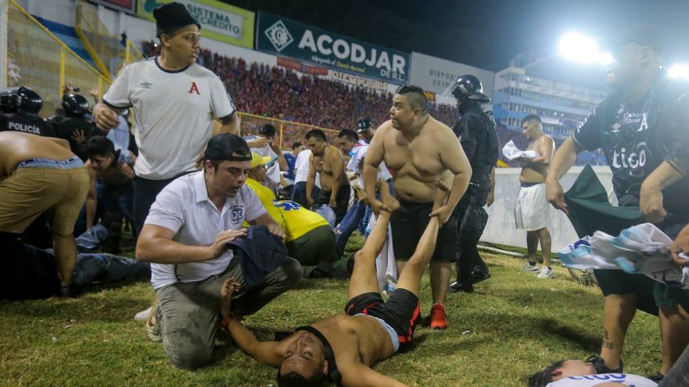 Desgracia en el futbol de El Salvador 