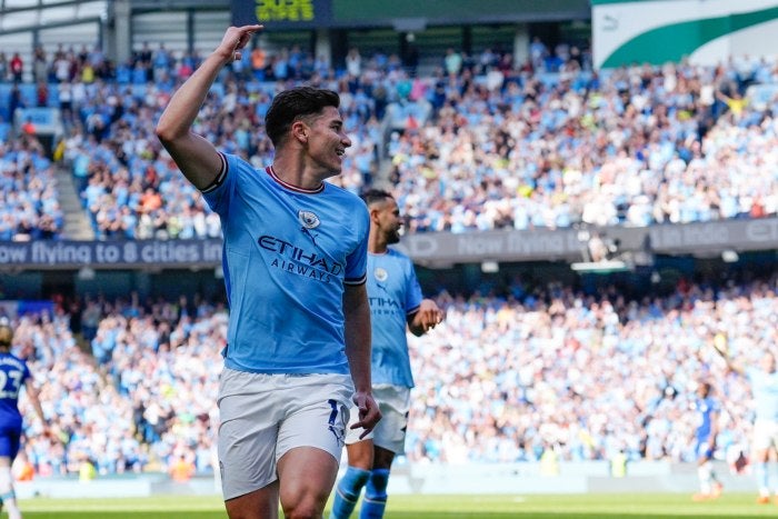 Julián Álvarez festeja su gol que le dio la victoria al equipo