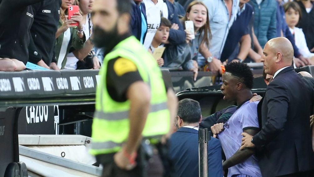 Vinicius luego de ser expulsado ante Valencia en Mestalla