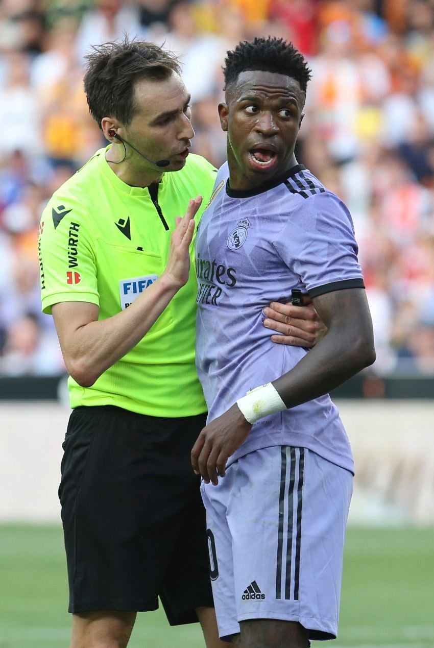 Vinicius recibió mensajes de racismo en Mestalla