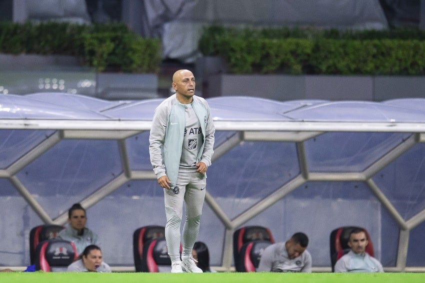 Ángel Villacampa en un partido del América Femenil