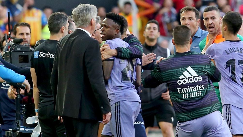 Ancelotti y Vinicius enfrentaron a los agresivos en Valencia