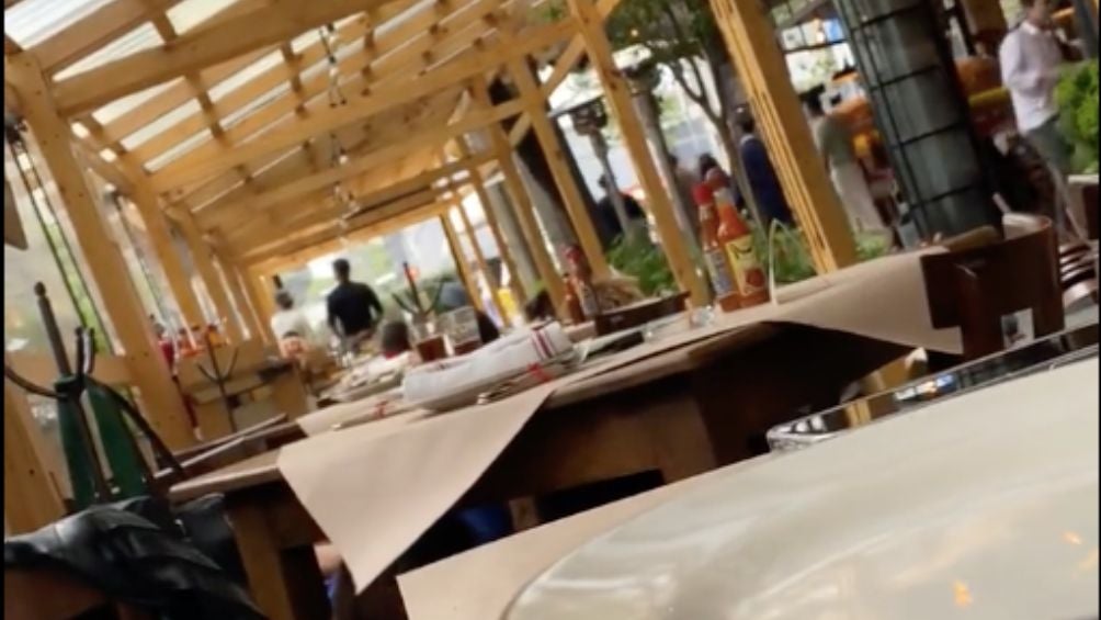 El interior del restaurante donde ocurrió la balacera