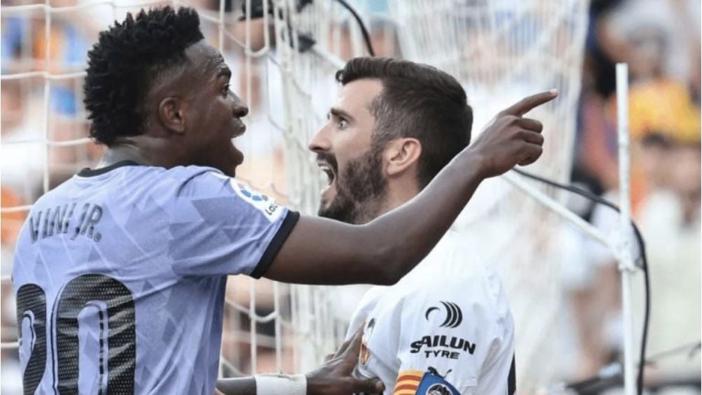 Vinicius durante el incidente en Mestalla