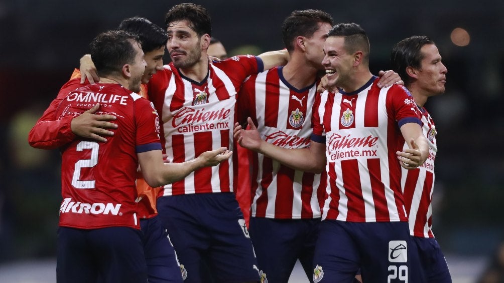 Las Chivas festejan su triunfo sobre el América en las Semis