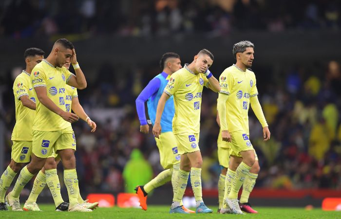 Jugadores de América después de la eliminación ante Chivas