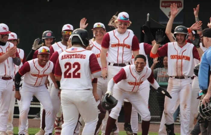 Equipo de Central Penn Baseball luego de ganar un partido