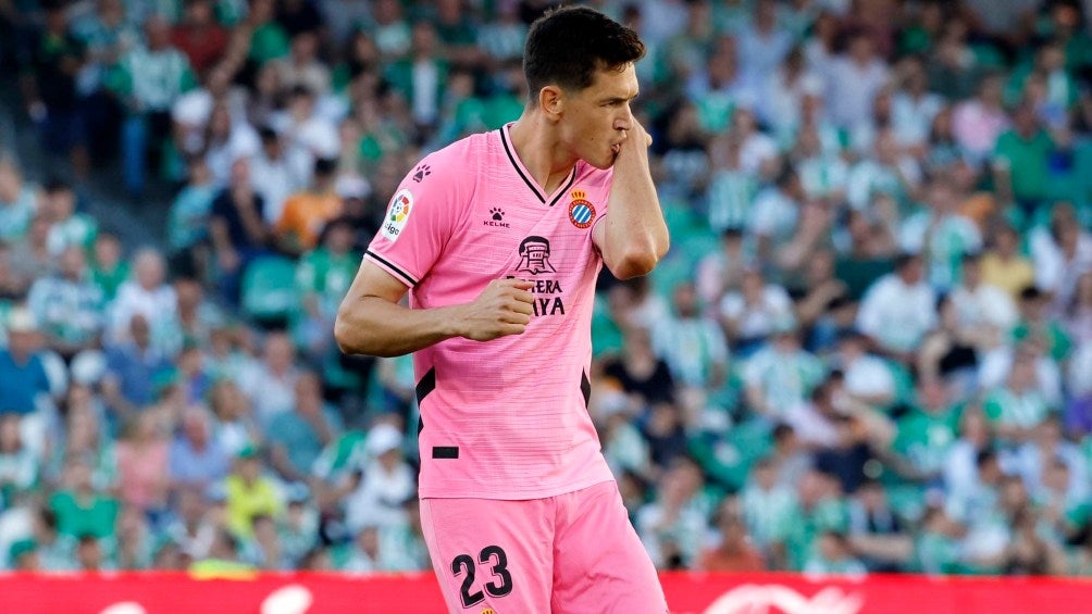 Montes festeja su primer gol con el Espanyol