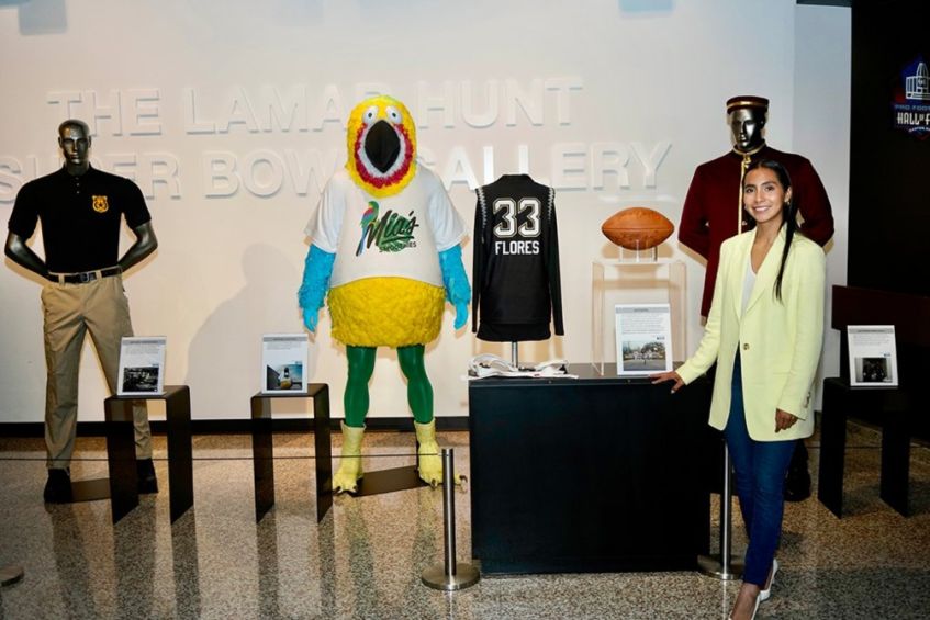 Diana Flores durante su visita al Salón de la Fama